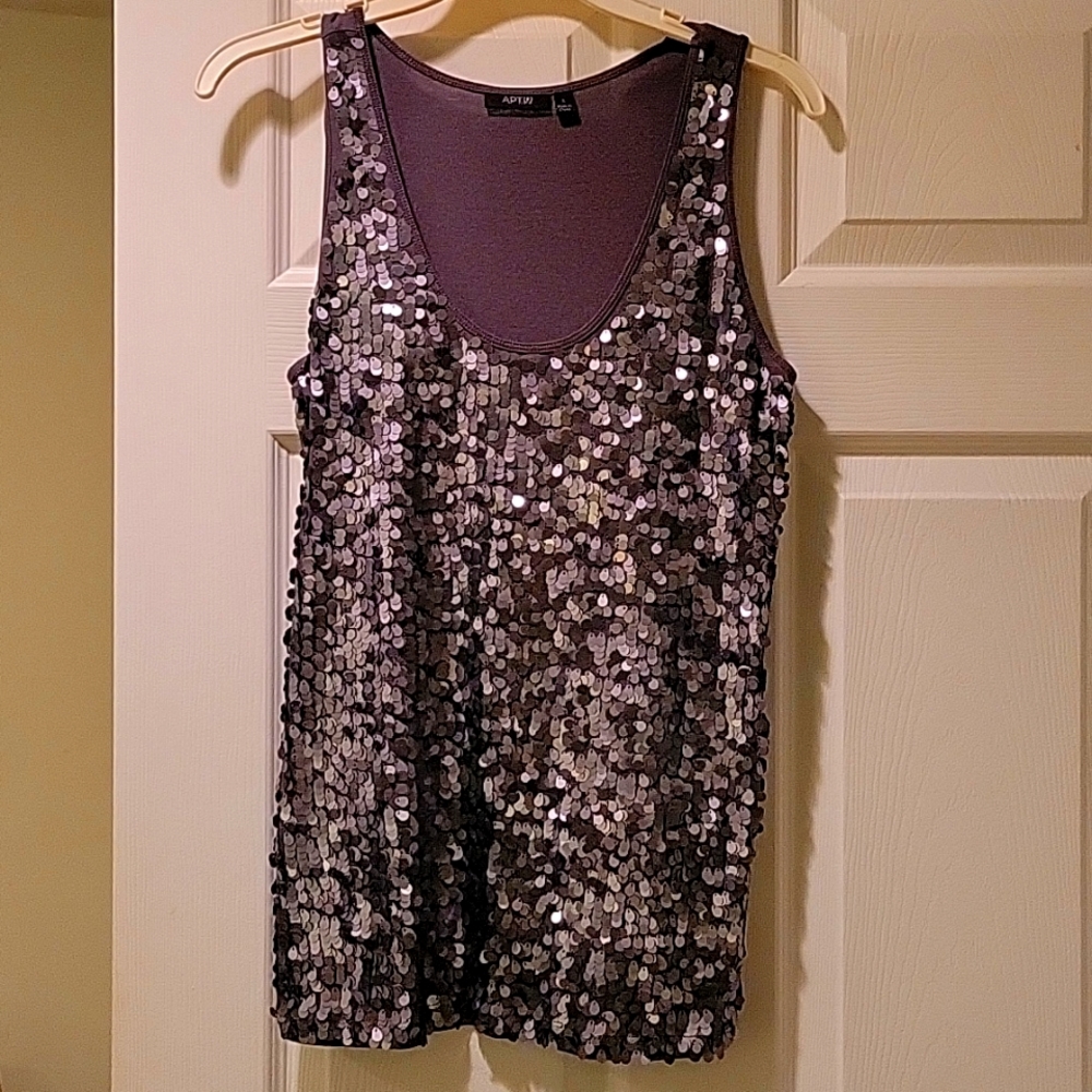 Cute silver sequin top!